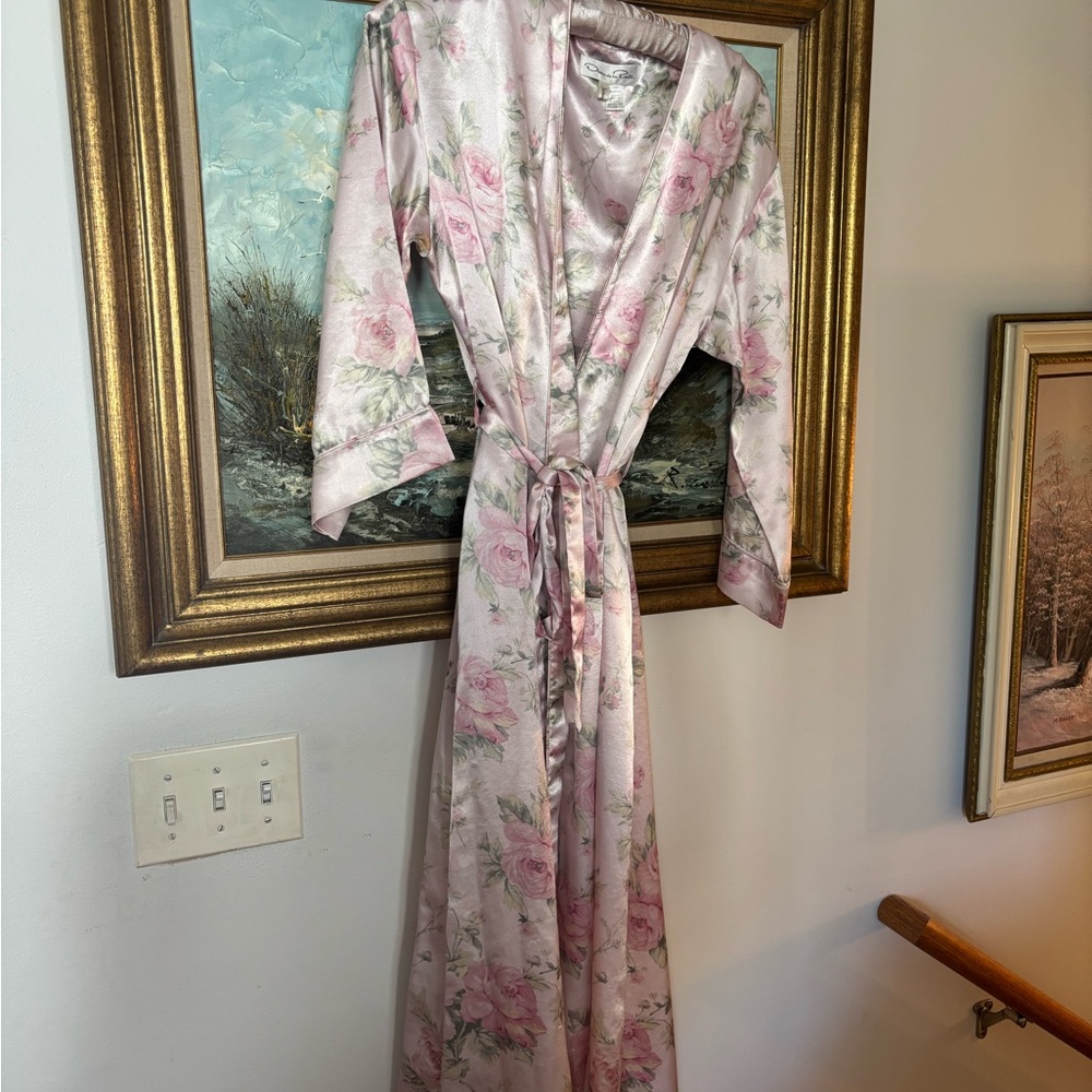 Oscar de la Renta Pink Floral Satin Wrap